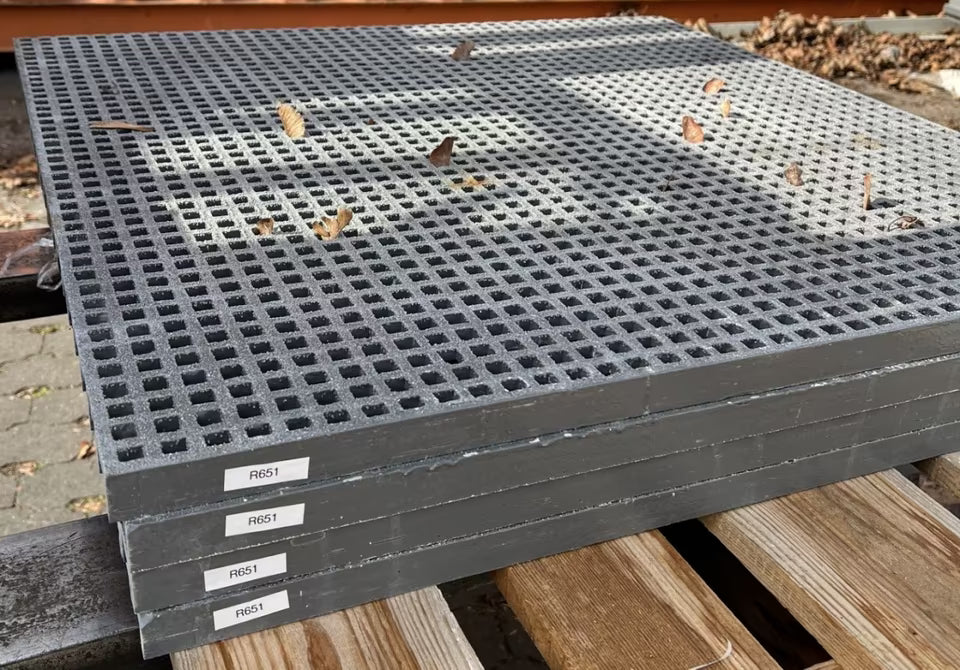 GFK-Gitterrost R651 – ISO 25 grau 800×800 mm | Restposten