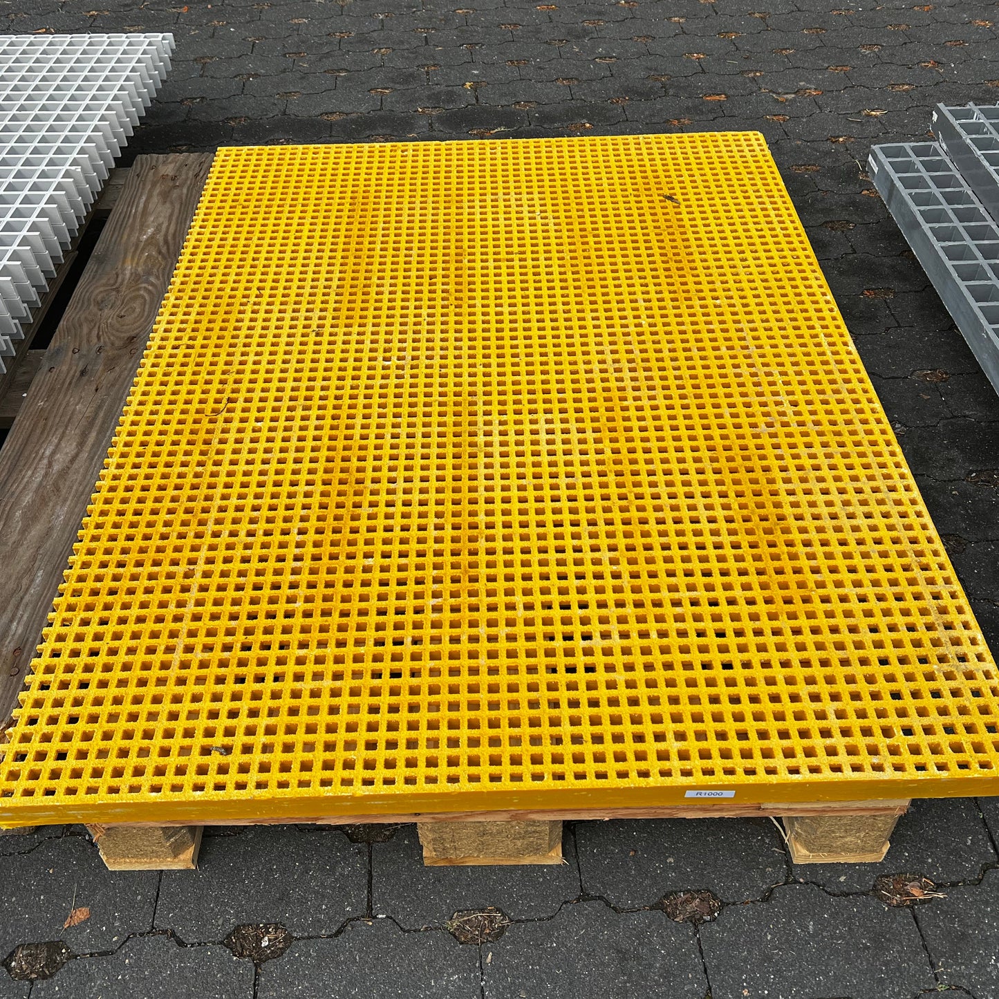 GFK-Gitterrost R1000 – ISO 38 gelb 1220×945 mm | Restposten