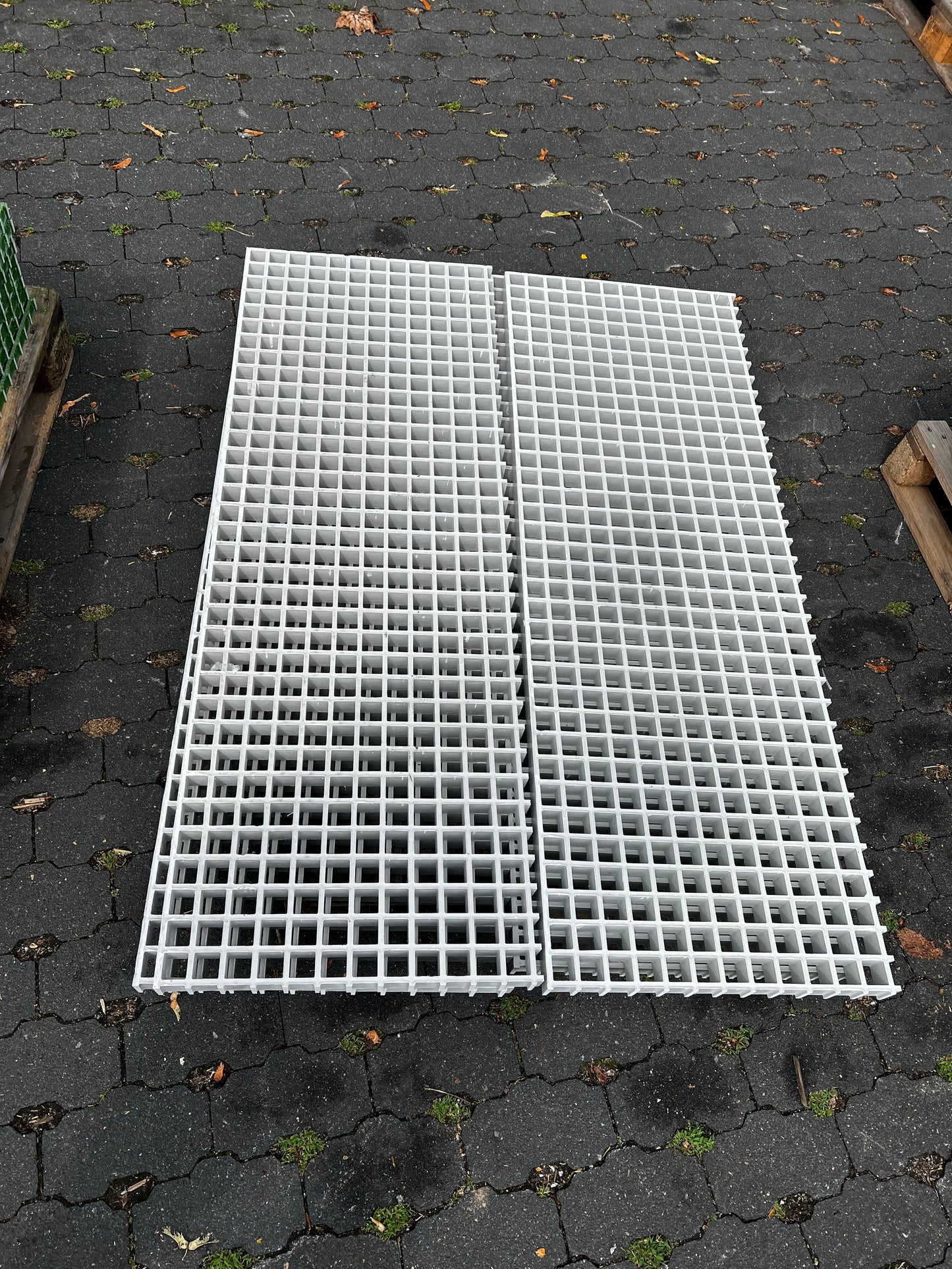 GFK-Gitterrost R1004 – ISO 38 weiß 1340×470 mm | Restposten