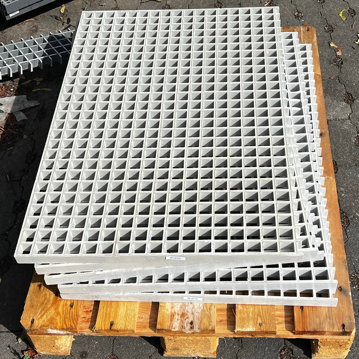 GFK-Gitterrost R1032 – ISO 30 weiß 998×665 mm | Restposten