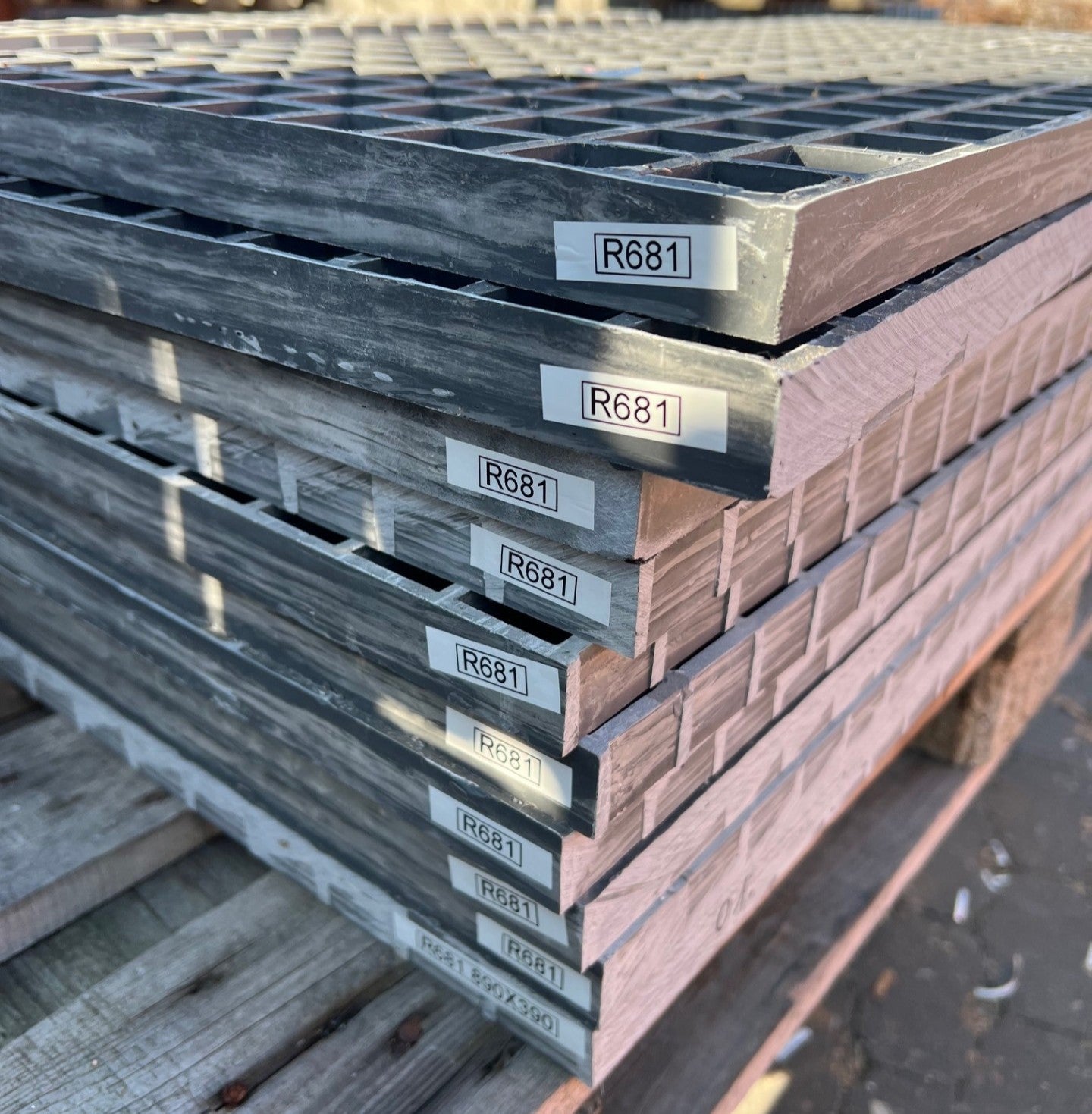 GFK-Gitterrost R681 – ISO 25 Grau 890×390 mm | Restposten