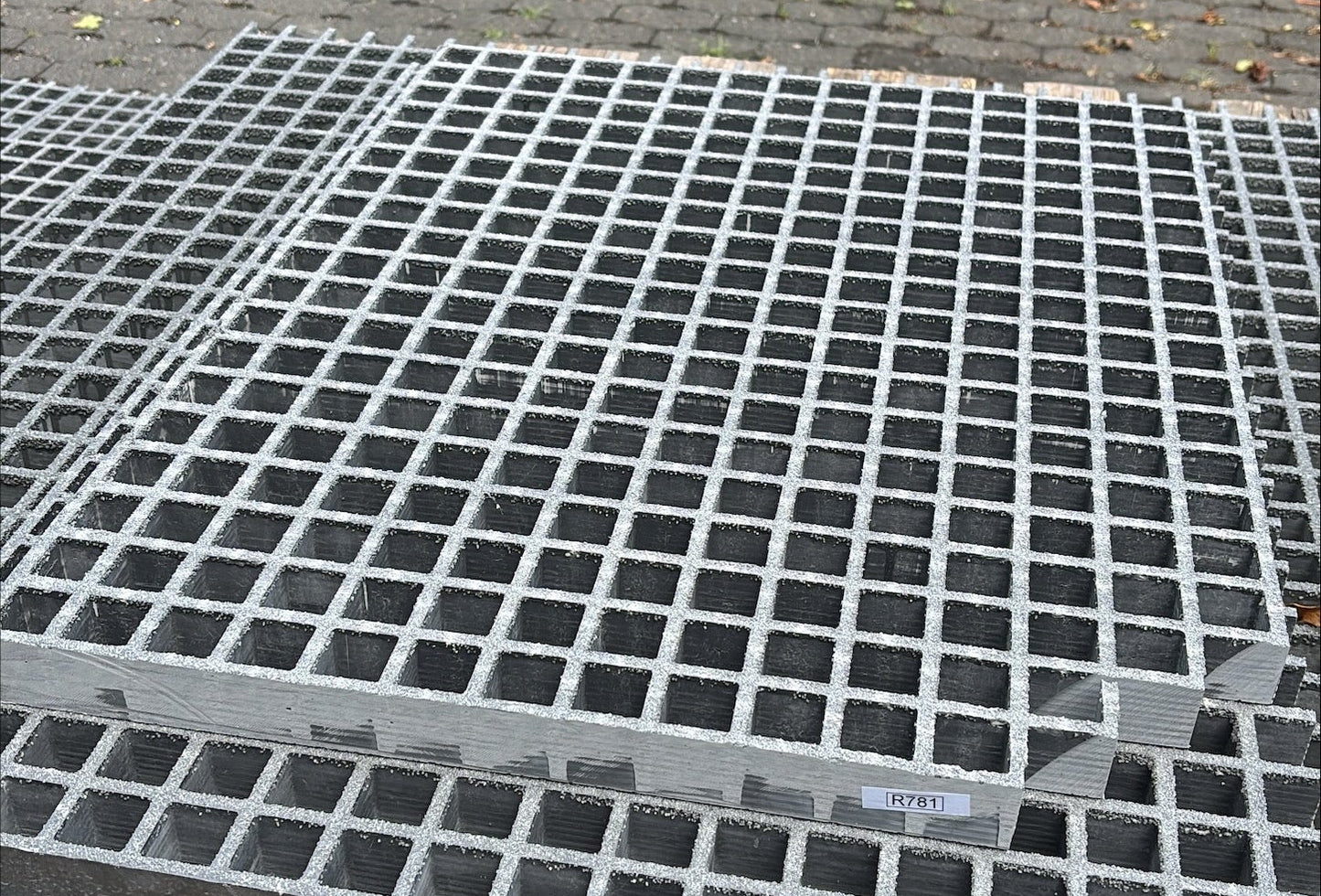GFK-Gitterrost R781 – ISO 38 Grau 730×580 mm | Restposten