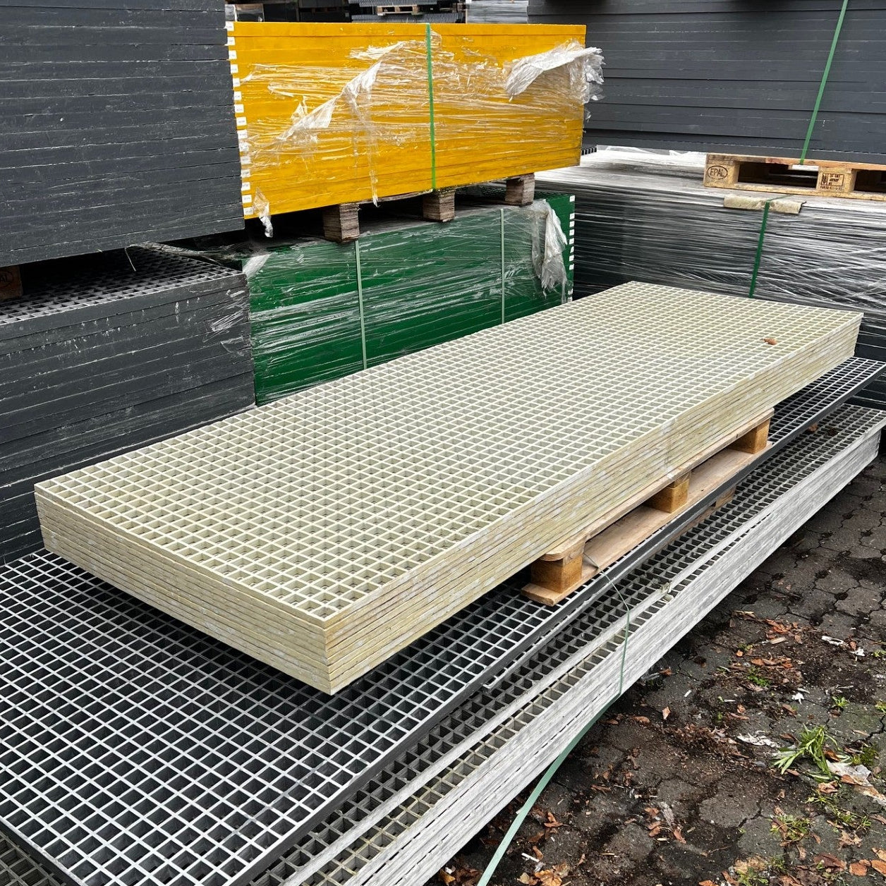 GFK-Gitterrost R879 – ISO 13 Weiß 2670×920 mm | Restposten