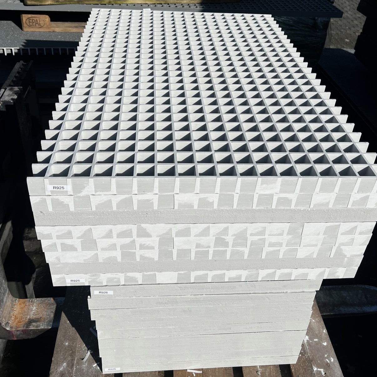 GFK-Gitterrost R926 – ISO 38 Weiß 990×520 mm | Restposten