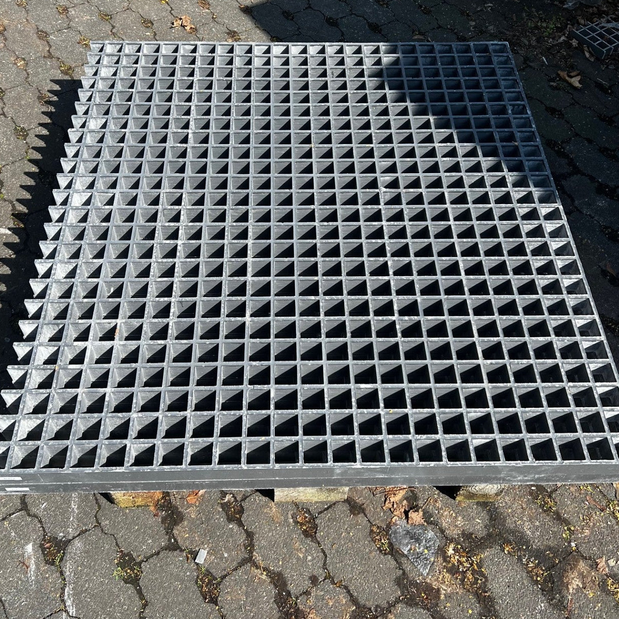 GFK-Gitterrost R952 – ISO 50 Grau 1220×1160 mm | Restposten