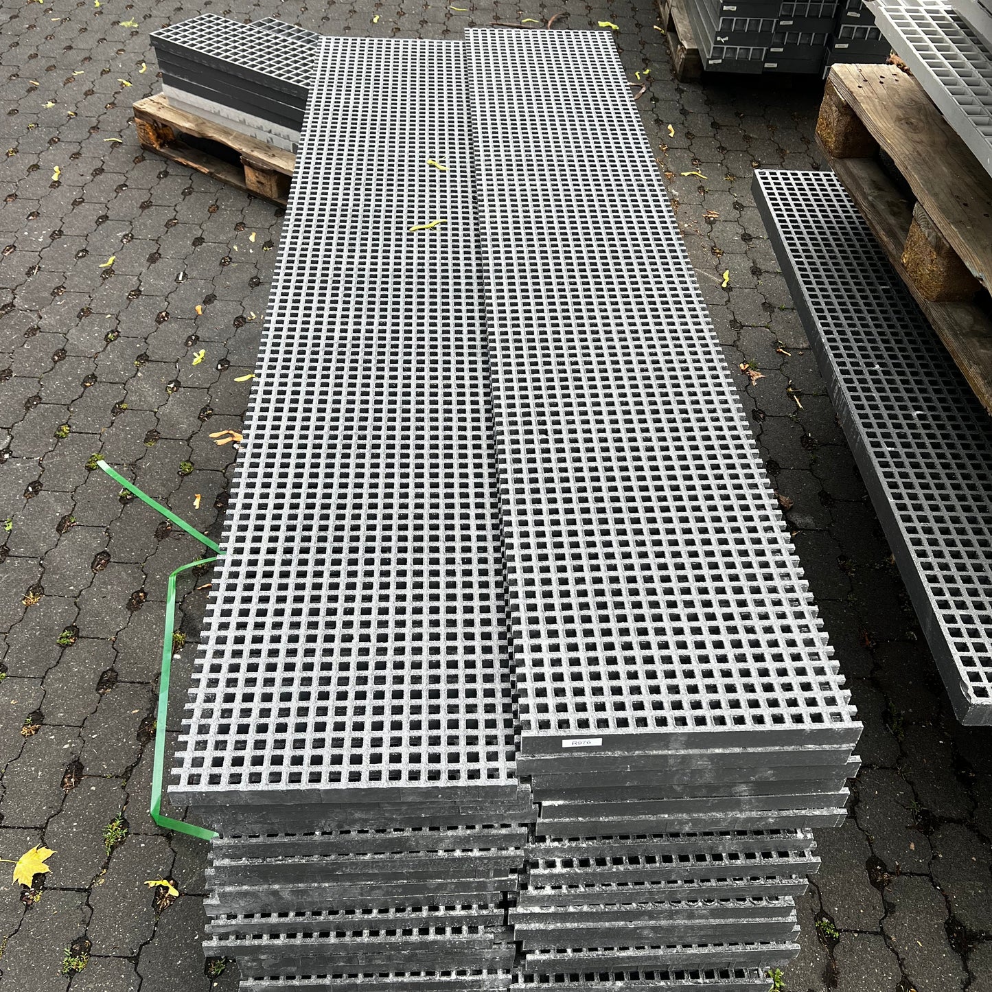 GFK-Gitterrost R976 – 30 mm grau 2000 × 350 mm | Restposten