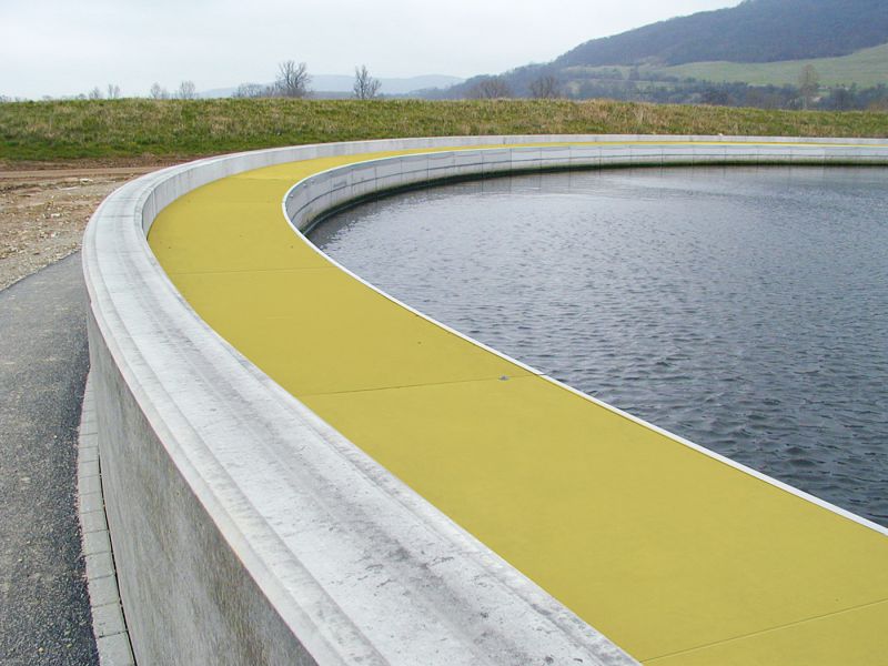Fibrolux Sicherheitsboden aus GFK, langlebig, rutschfest und belastbar für Bau- und Industrieprojekte