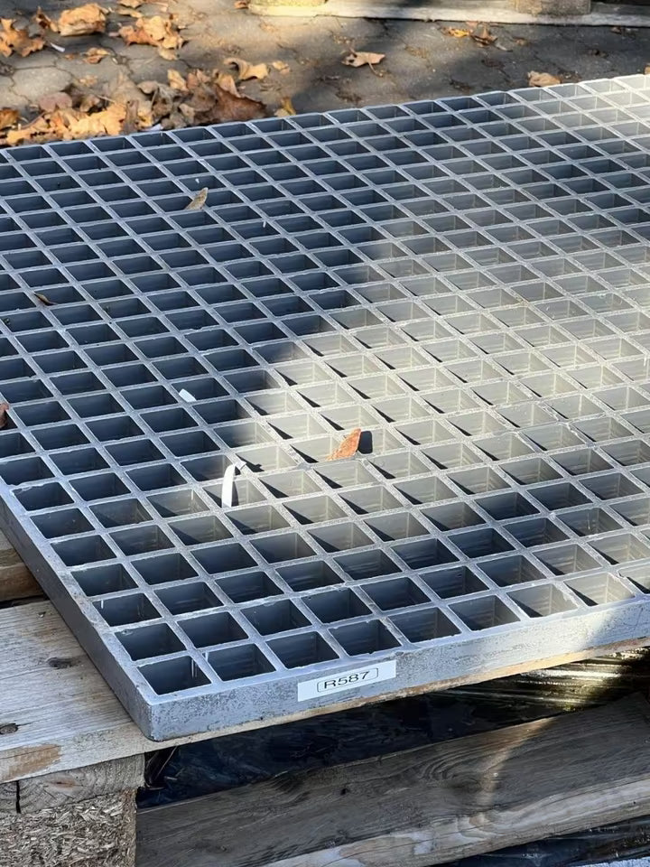 GFK-Gitterrost R587 – ISO 25 Grau 960×880 mm | Restposten