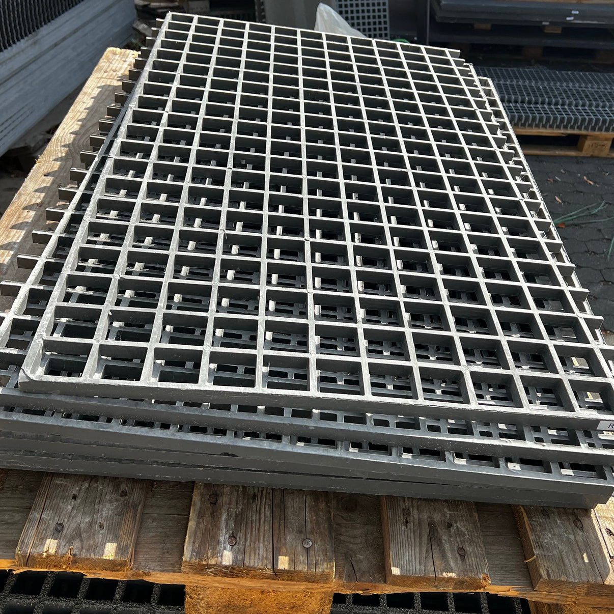 GFK-Gitterrost R1052 – ISO 15 grau 1020×590 mm | Restposten