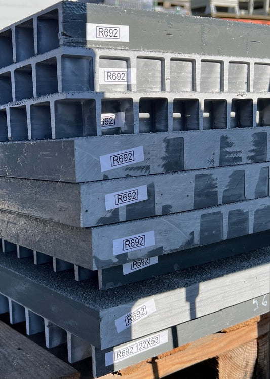 GFK-Sicherheitsboden R692 – P30 Grau 1220×530 mm | Restposten