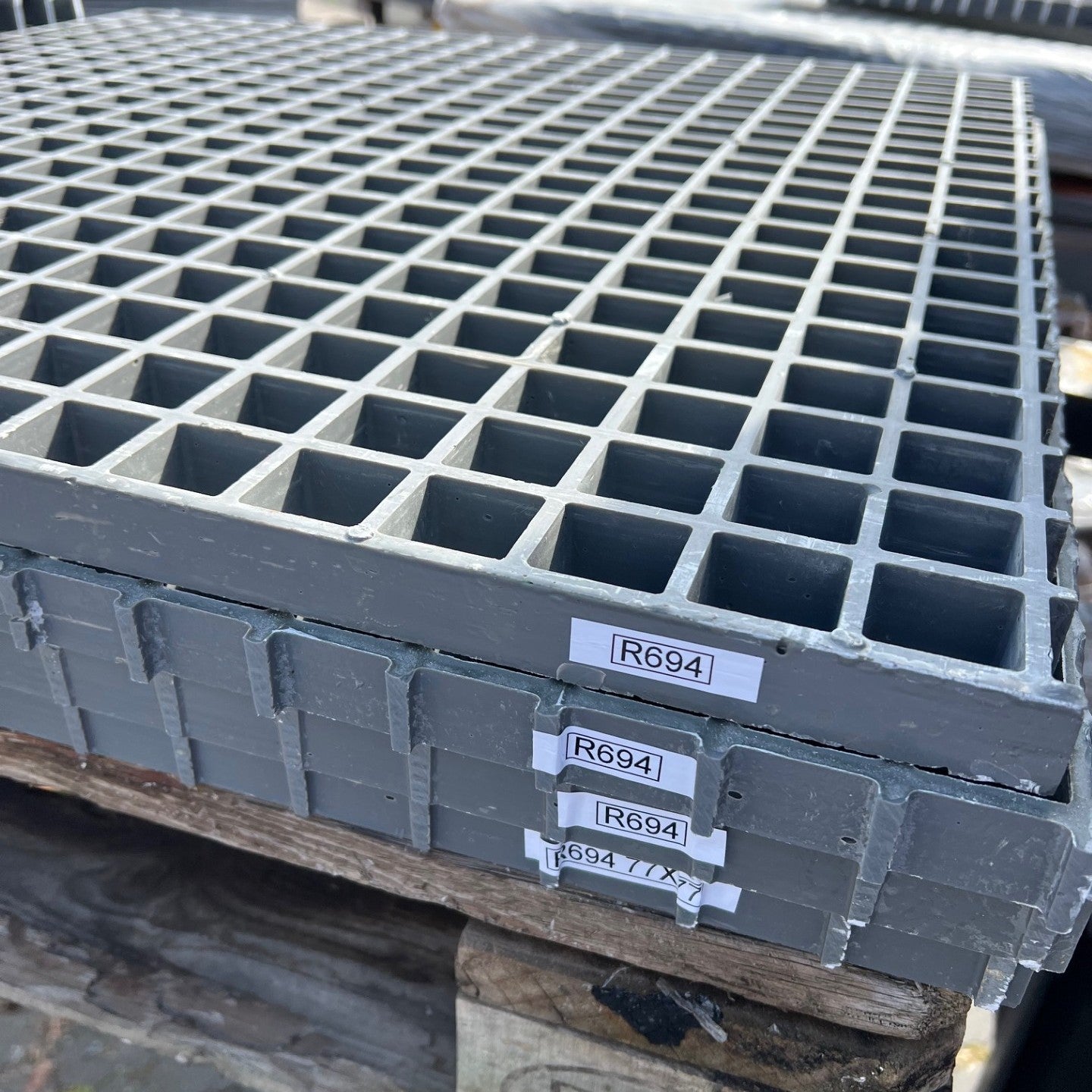 GFK-Gitterrost R694 – ISO 25 Grau 770×770 mm | Restposten