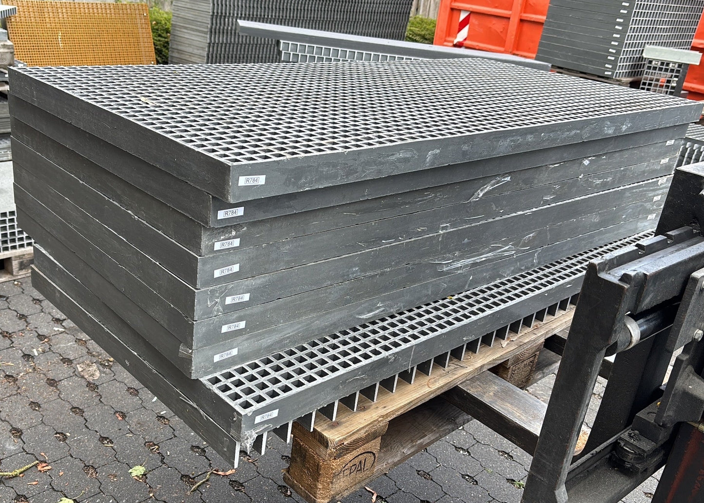 GFK-Gitterrost R784 – ISO 50 Grau 1530×700 | Restposten