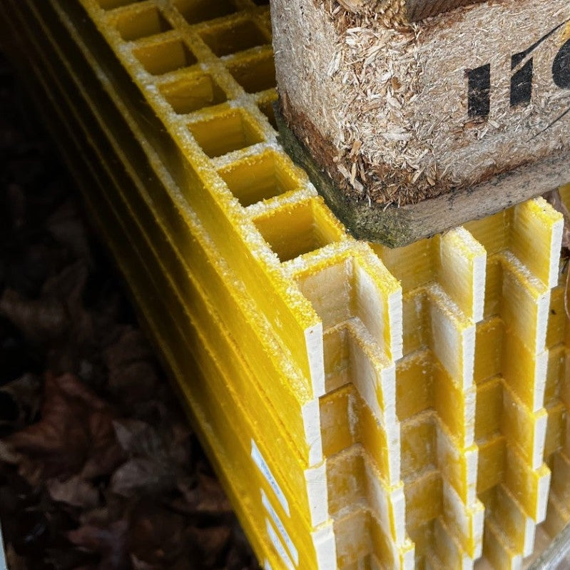 GFK-Gitterrost R820 – ISO 38 Gelb 1220×830 mm | Restposten