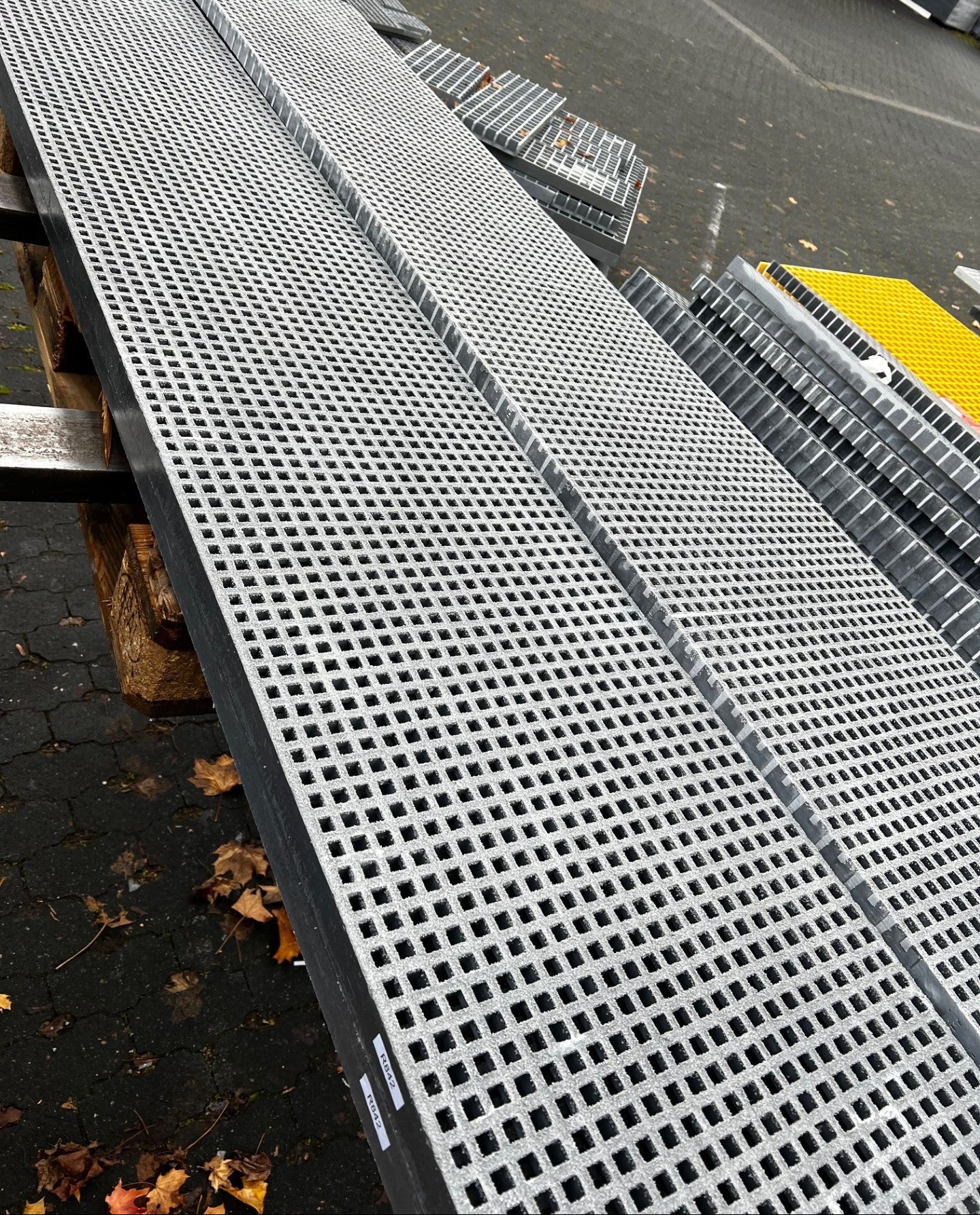 GFK-Gitterrost R842 – ISO 38 Grau 2400×420 mm | Restposten