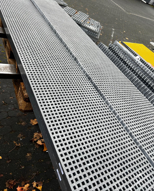 GFK-Gitterrost R842 – ISO 38 Grau 2400×420 mm | Restposten