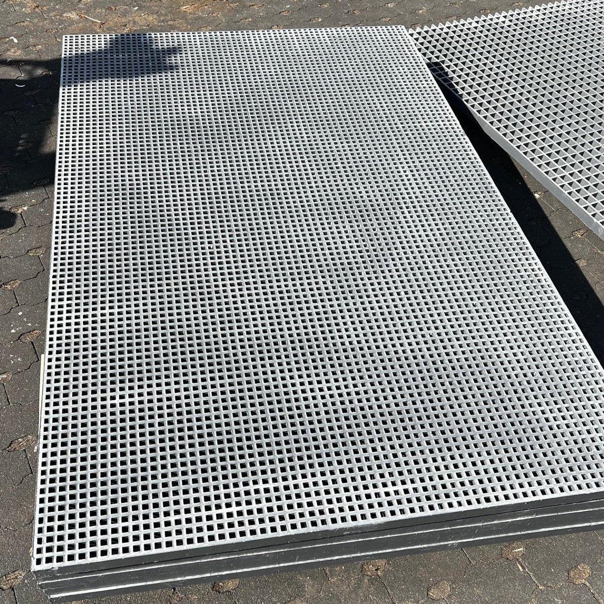 GFK-Gitterrost R944 – ISO 38 grau 1830×1220 mm | Restposten