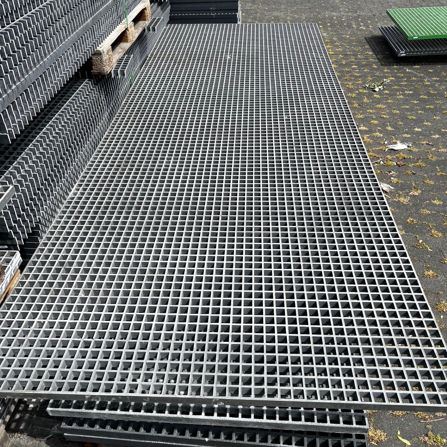 GFK-Gitterrost R957 – 30 mm grau 4000 × 1500 mm | Restposten
