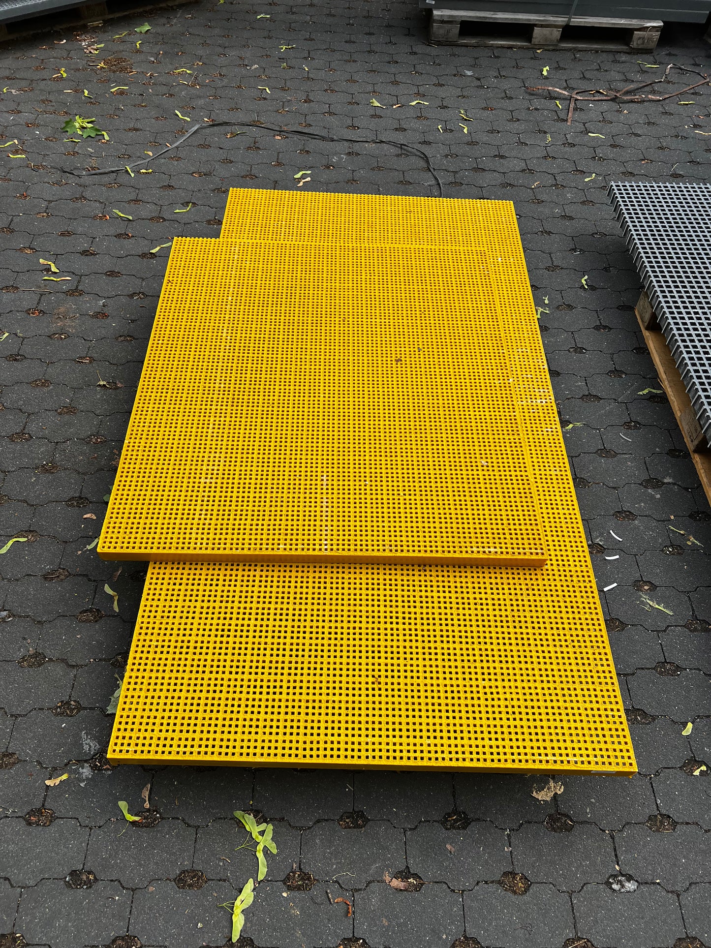 GFK-Gitterrost R982 – 38 mm gelb 1175 × 1007 mm | Restposten