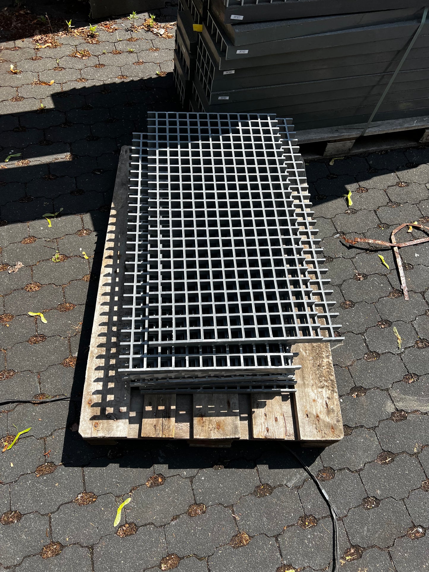 GFK-Gitterrost R986 – 25 mm grau 920 × 480 mm | Restposten
